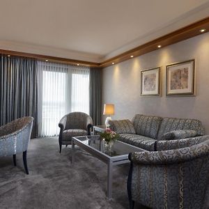 Grand King Suite